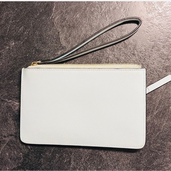 Kate spade wristlet! - Picture 3 of 4